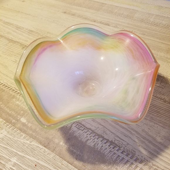Hand Blown Beautiful vintage glass bowl - Picture 2 of 5
